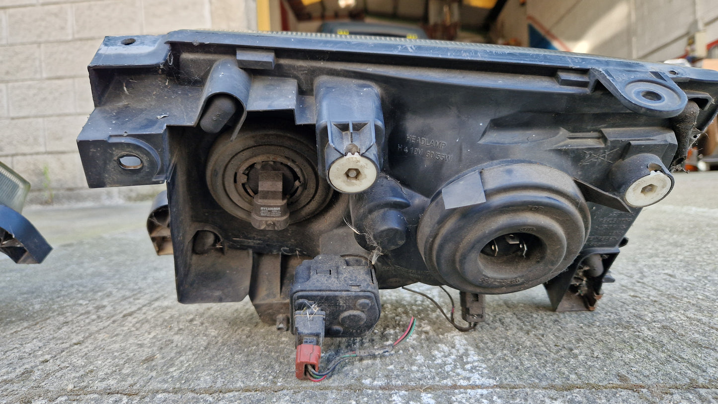 Faro delantero derecho Nissan Terrano