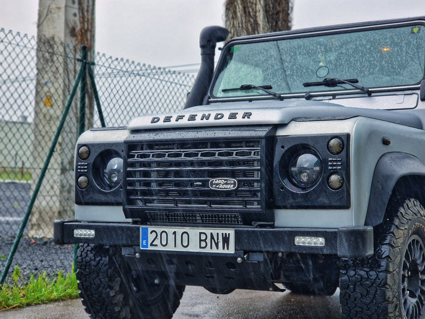 Pareja Faros Delanteros LED 7"- Fondo Negro - Para SANTANA y DEFENDER obligatoria BA 051