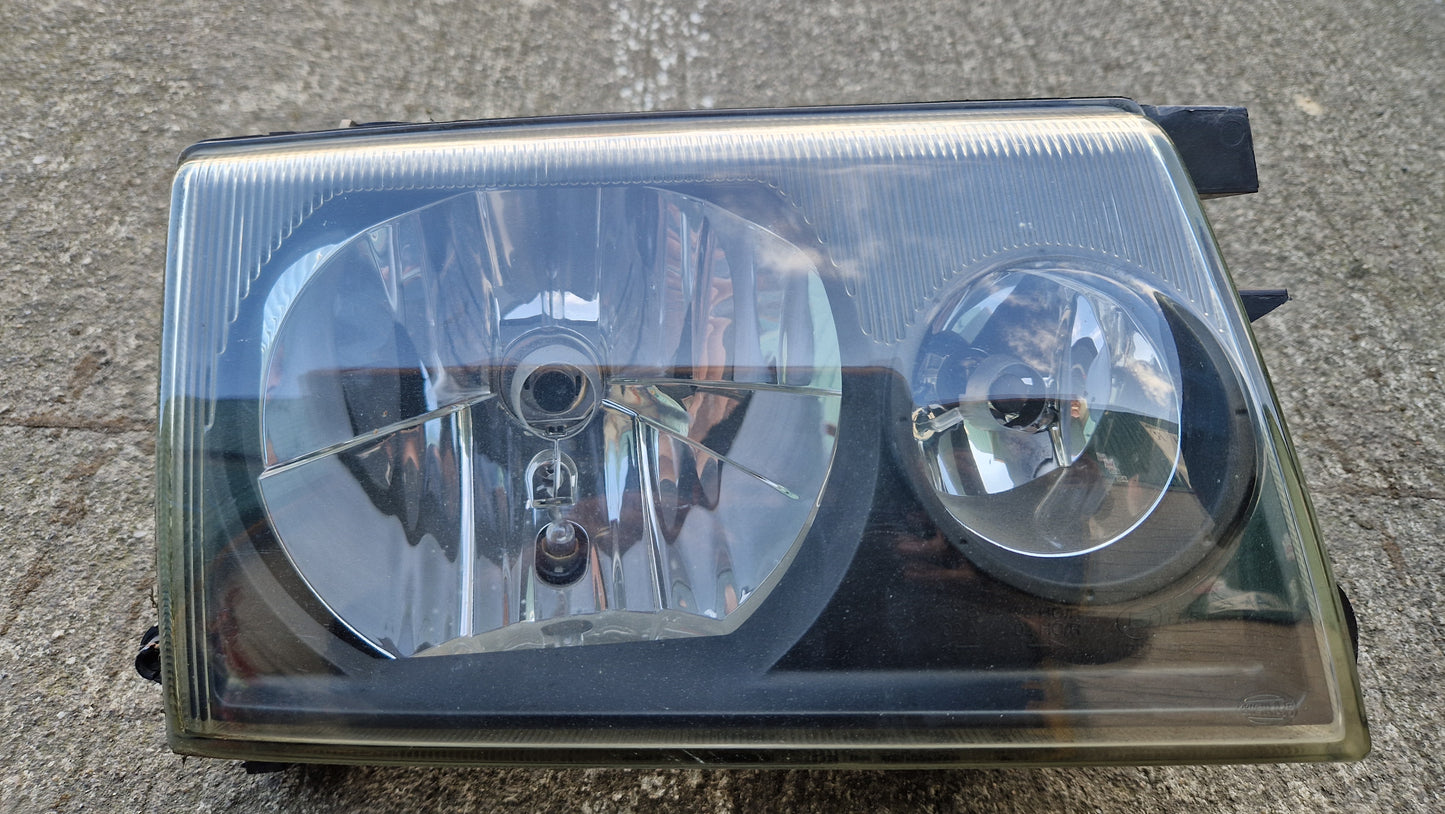 Faro delantero derecho Nissan Terrano
