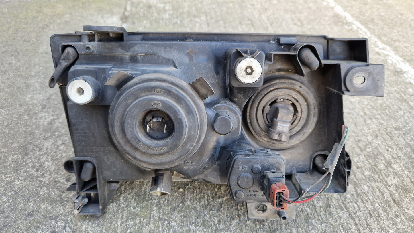 Faro delantero izquierdo Nissan Terrano