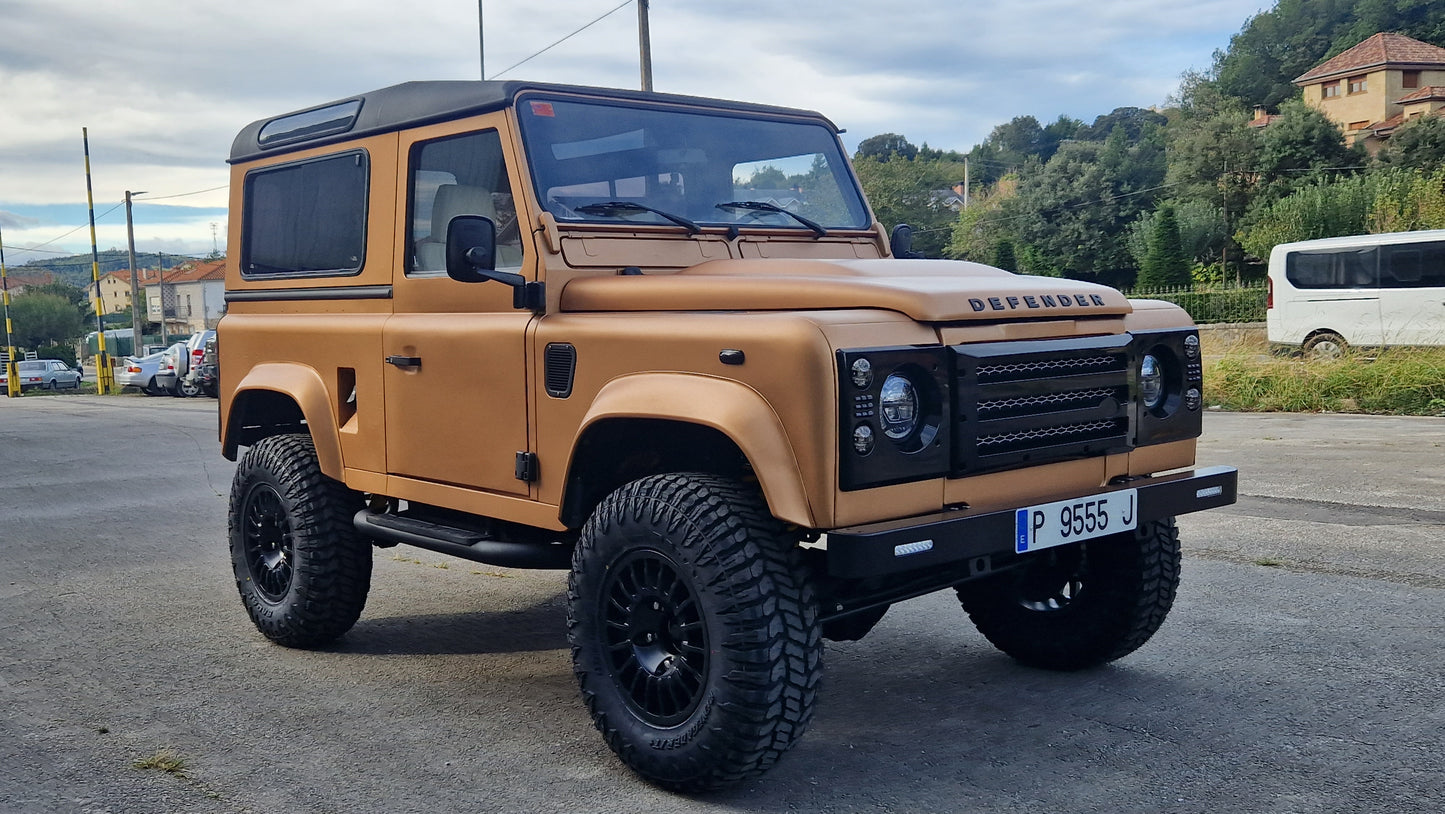 Land Rover Defender 90