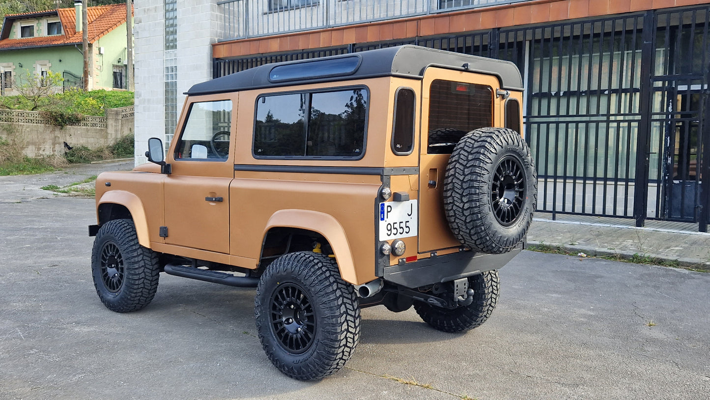 Land Rover Defender 90