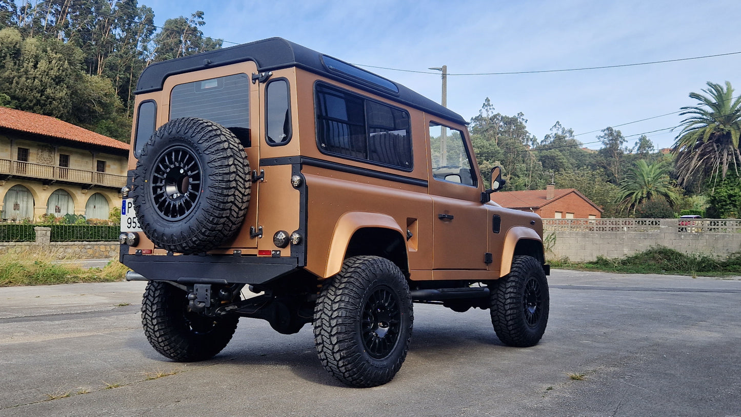 Land Rover Defender 90