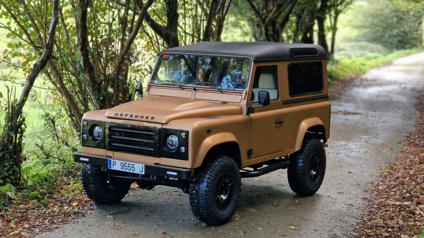 Land Rover Defender 90