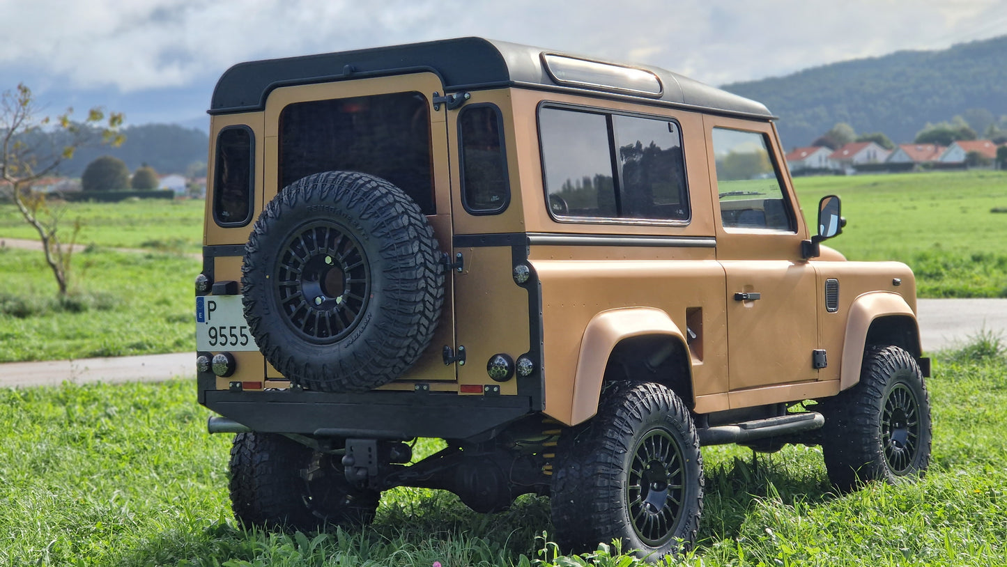 Land Rover Defender 90