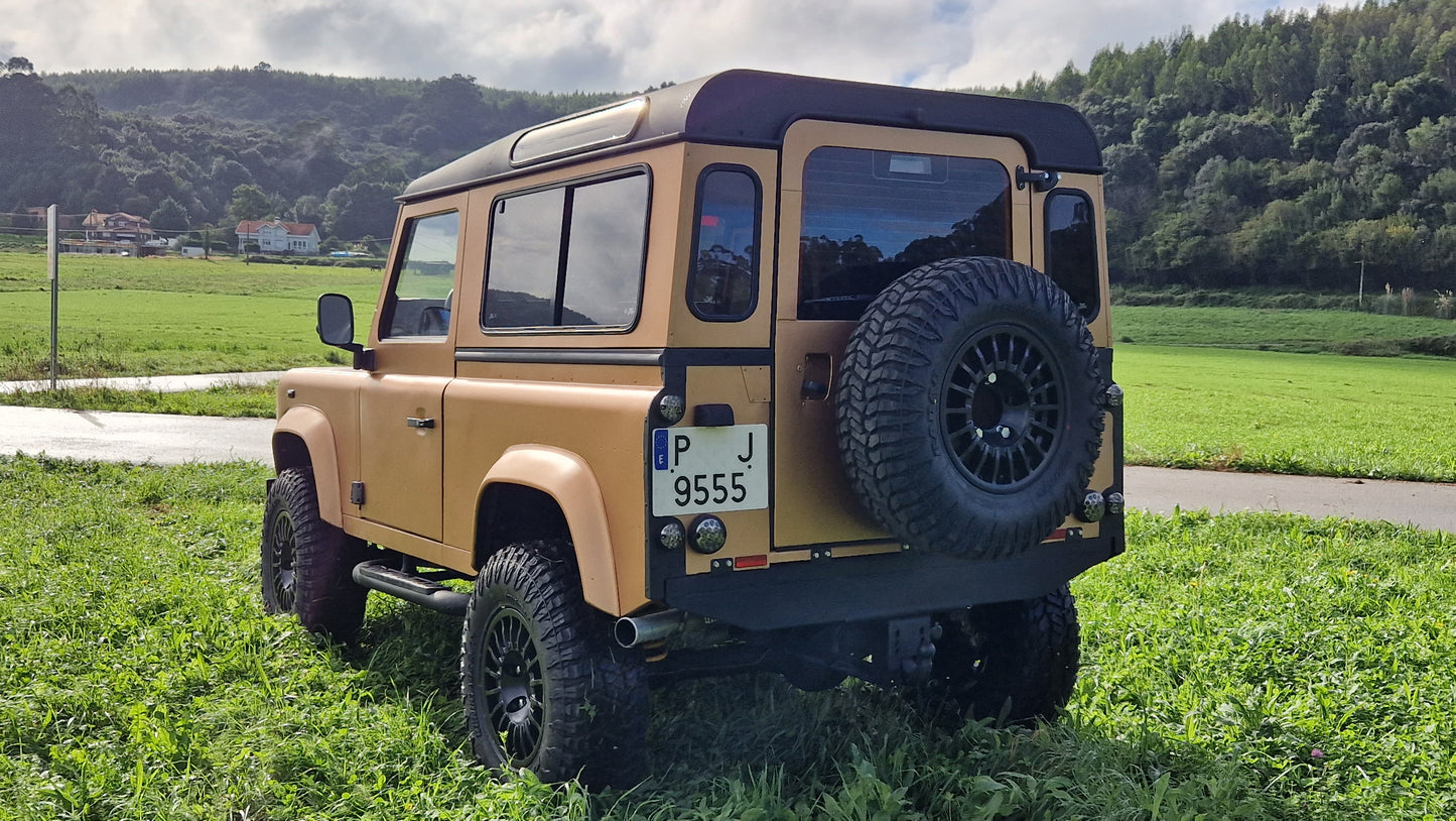 Land Rover Defender 90