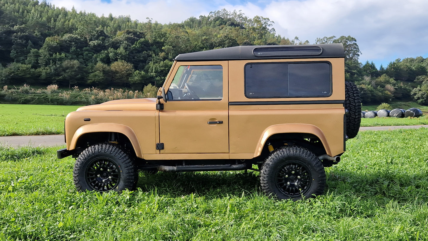 Land Rover Defender 90