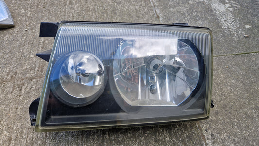 Faro delantero izquierdo Nissan Terrano