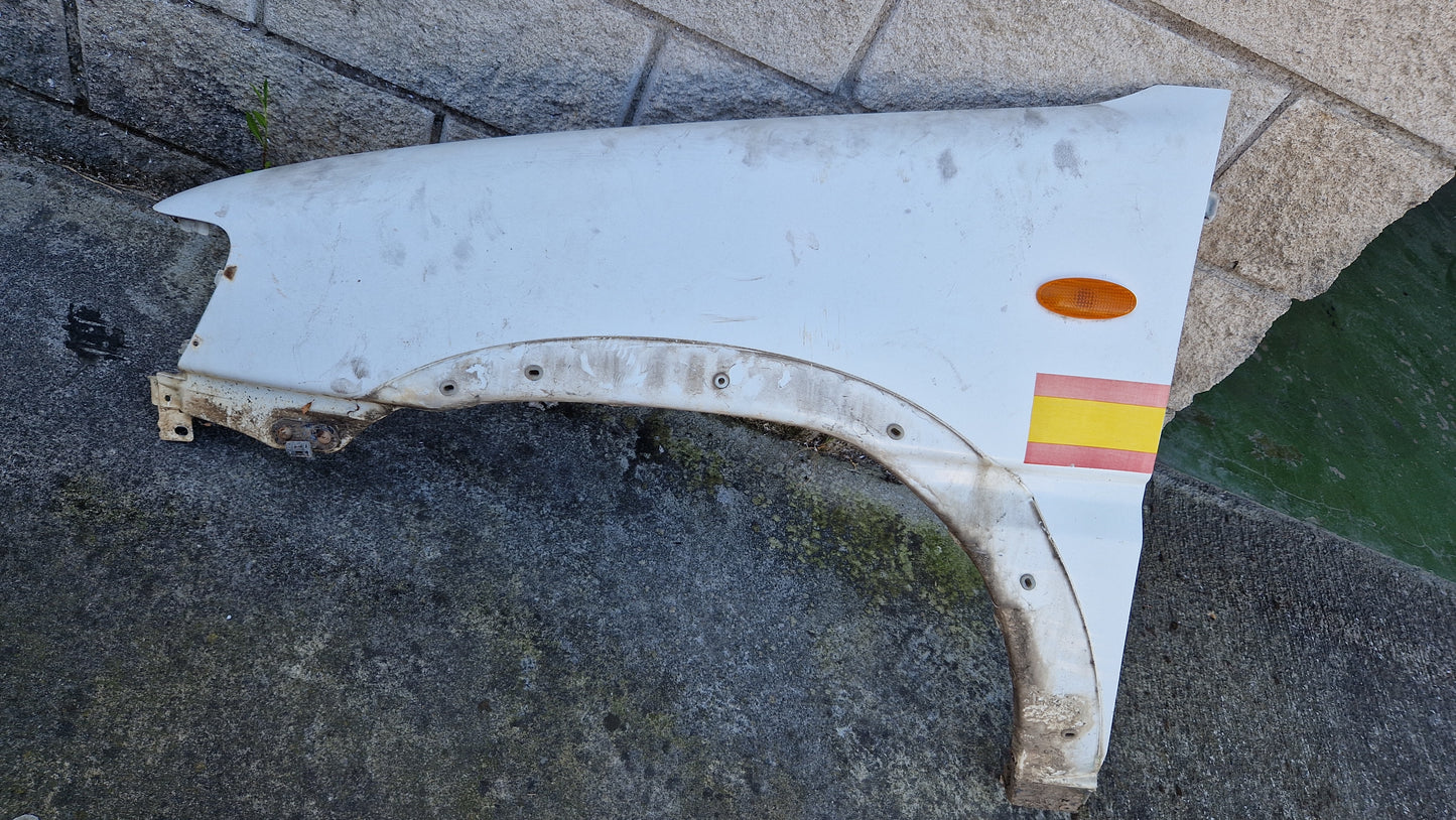 Aleta delantera izquierda Nissan Terrano