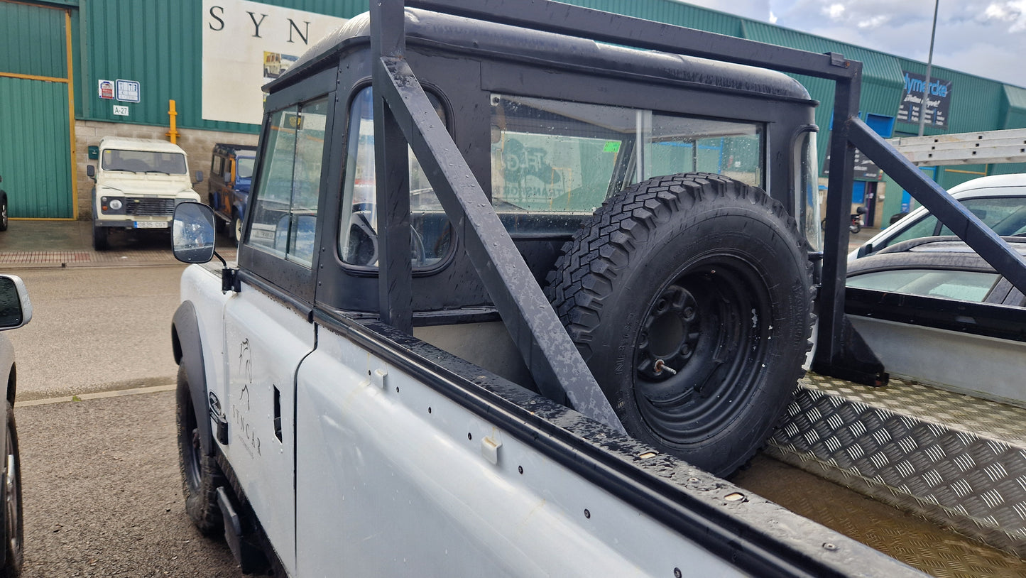 Land Rover Santana