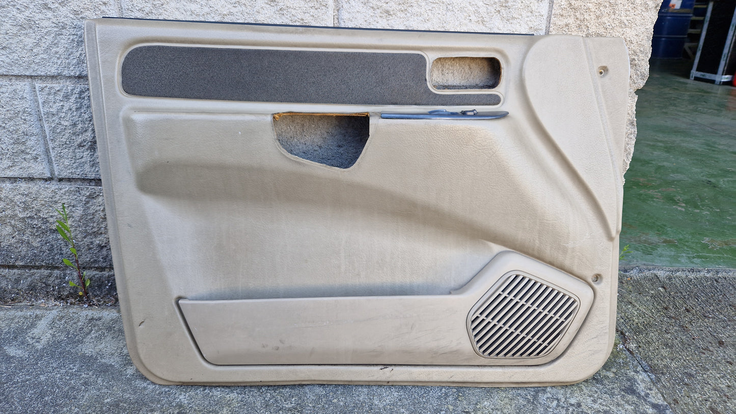 Paño puerta conductor Nissan Terrano